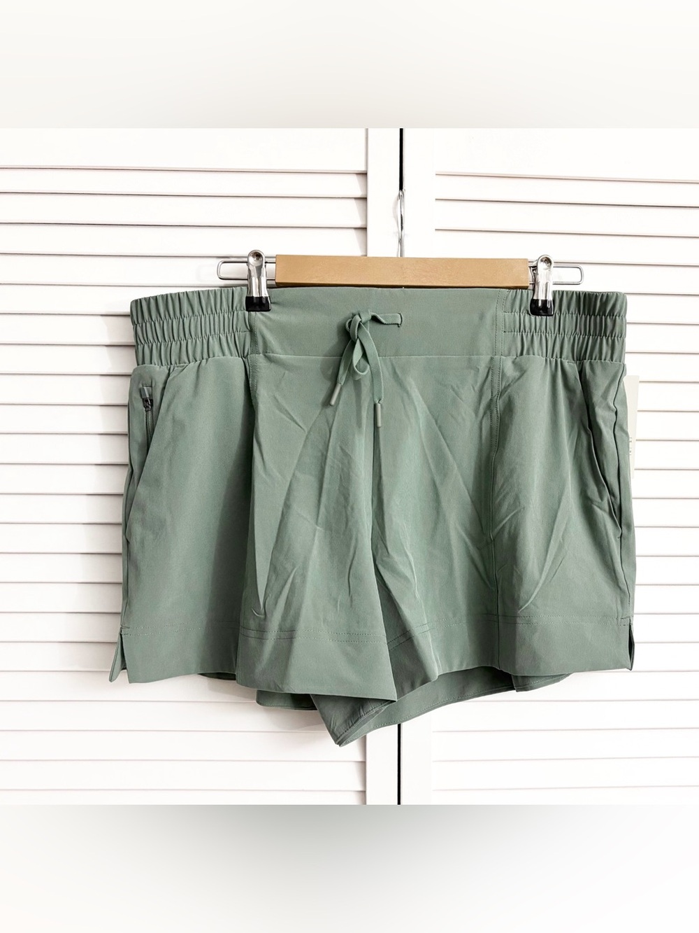 All in Motion Women's Green Mid Rise Woven Athletic Shorts, Size: Large, NWT